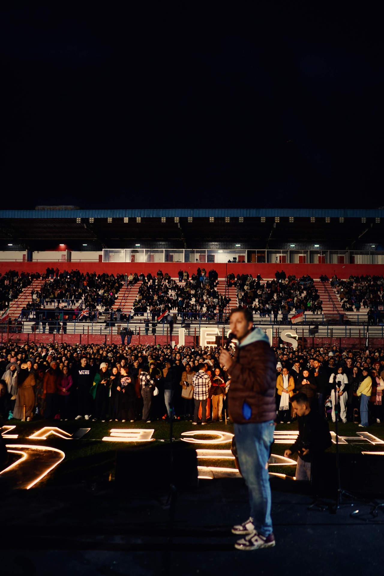 Estádio lotado durante o Amanhecer